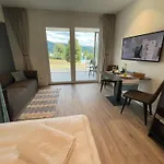 Stunning Woerthersee 16 דירה Sekull